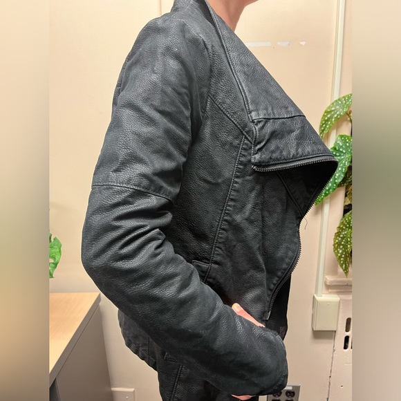 Black Jacket Women's - Picture 5 of 12